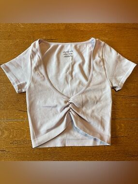 Urban Outfitters Ribbed Twist-Front Crop Top - Light pink/lavender